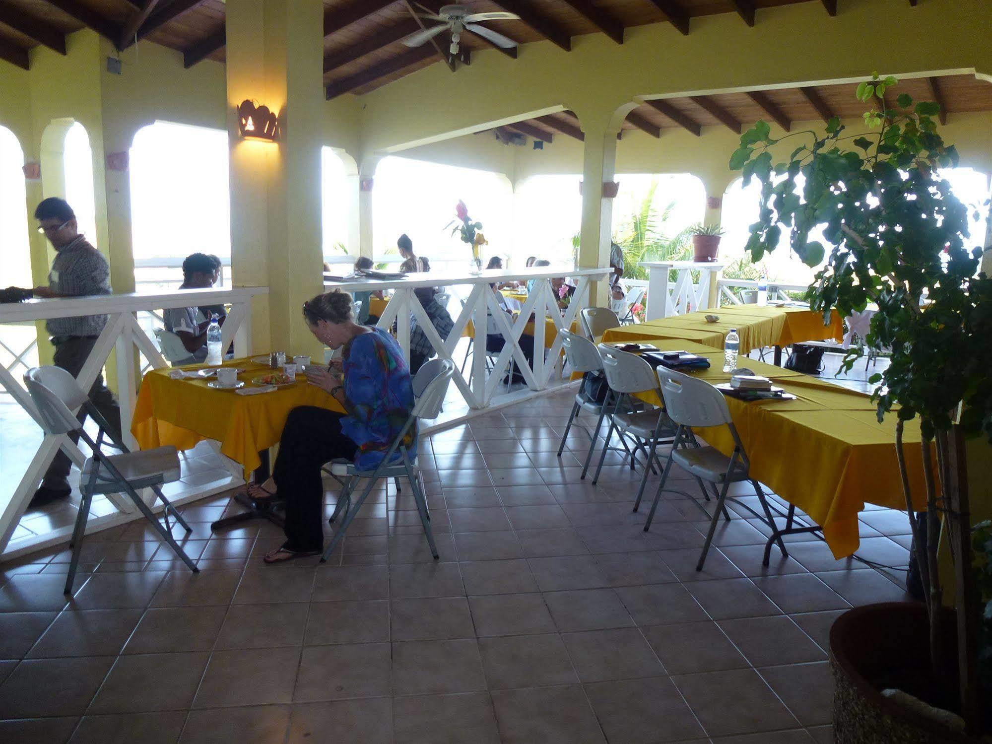 Inn La Galleria Five Islands Village Ngoại thất bức ảnh